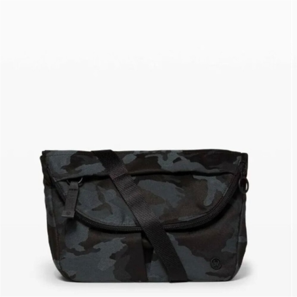 LIKE NEW Lululemon All Night Festival Bag *5L Camo